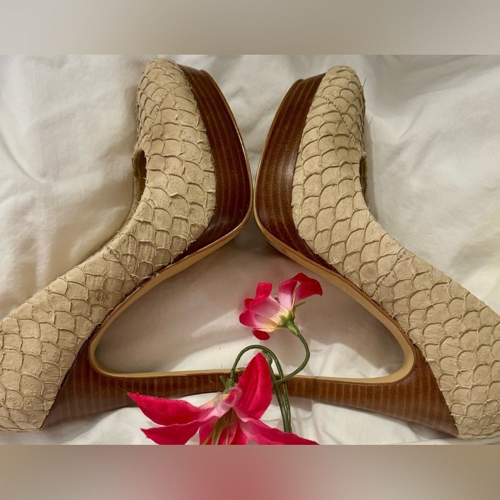 Calvin Klein “Kendall” heels!